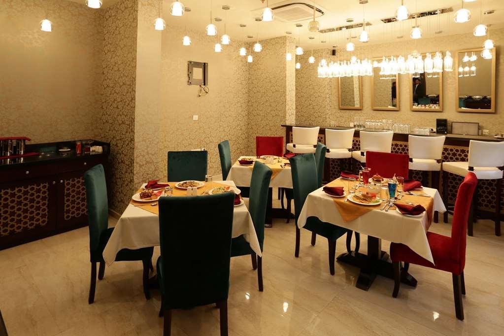Comfort Inn Sapphire - A Inde Hotel Divisione di Divisione di Jaipur Ristorante foto